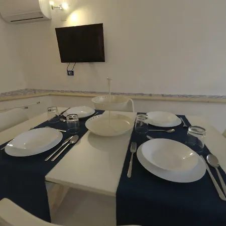 La Petit Maison Apartment *