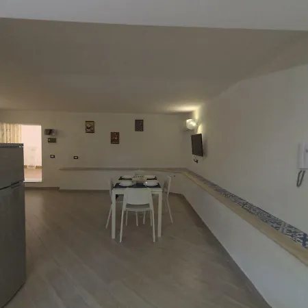 La Petit Maison Apartment *
